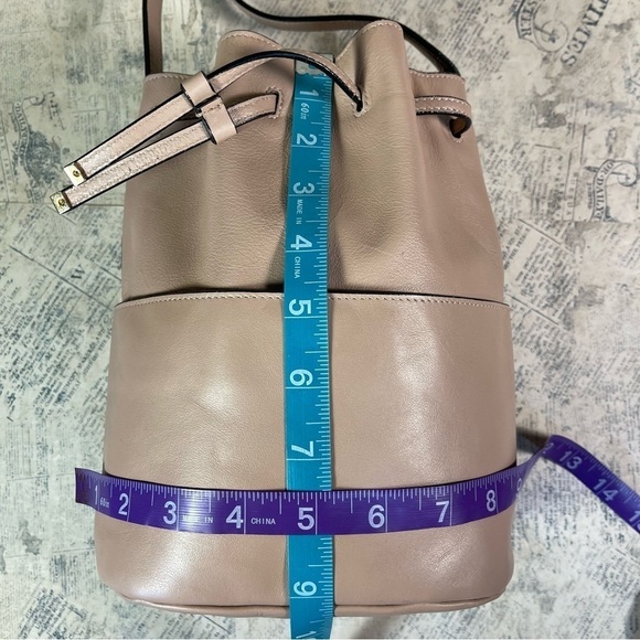 Cuyana Mini Bucket Bag Drawstring Leather Purse in Nude color soft Leather - Picture 9 of 12